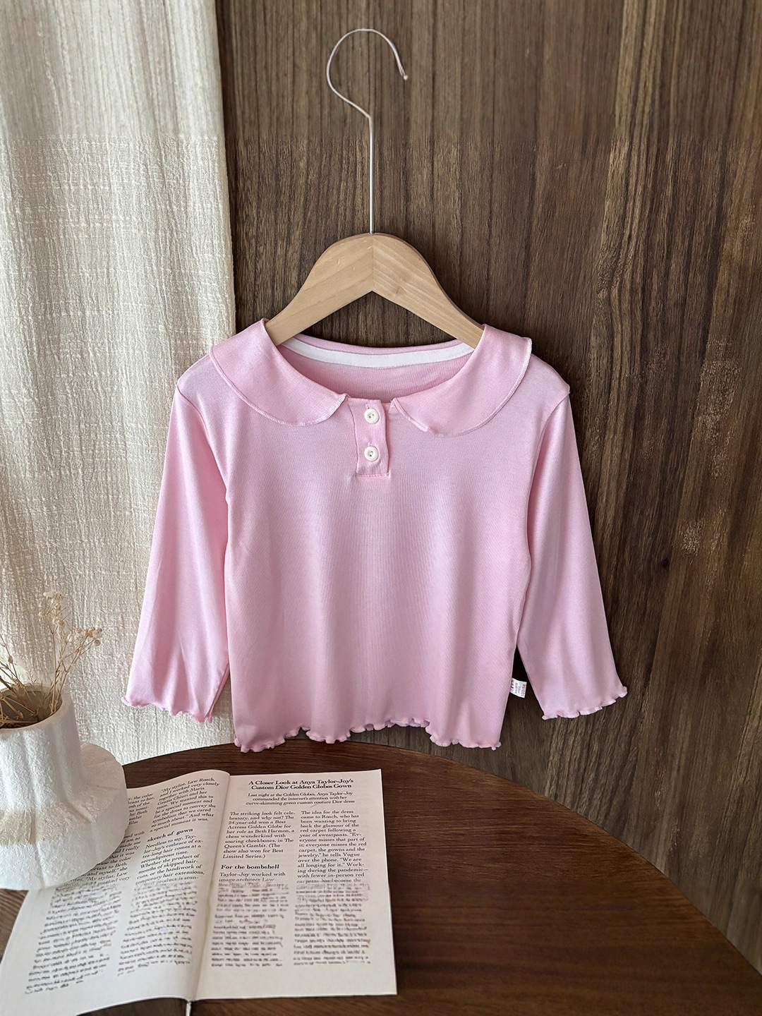 Camiseta de base para niñas delgada estilo extranjero 2025 primavera y otoño nuevo bebé femenino en una sola camiseta de manga larga con solapa de lana 6 años de edad