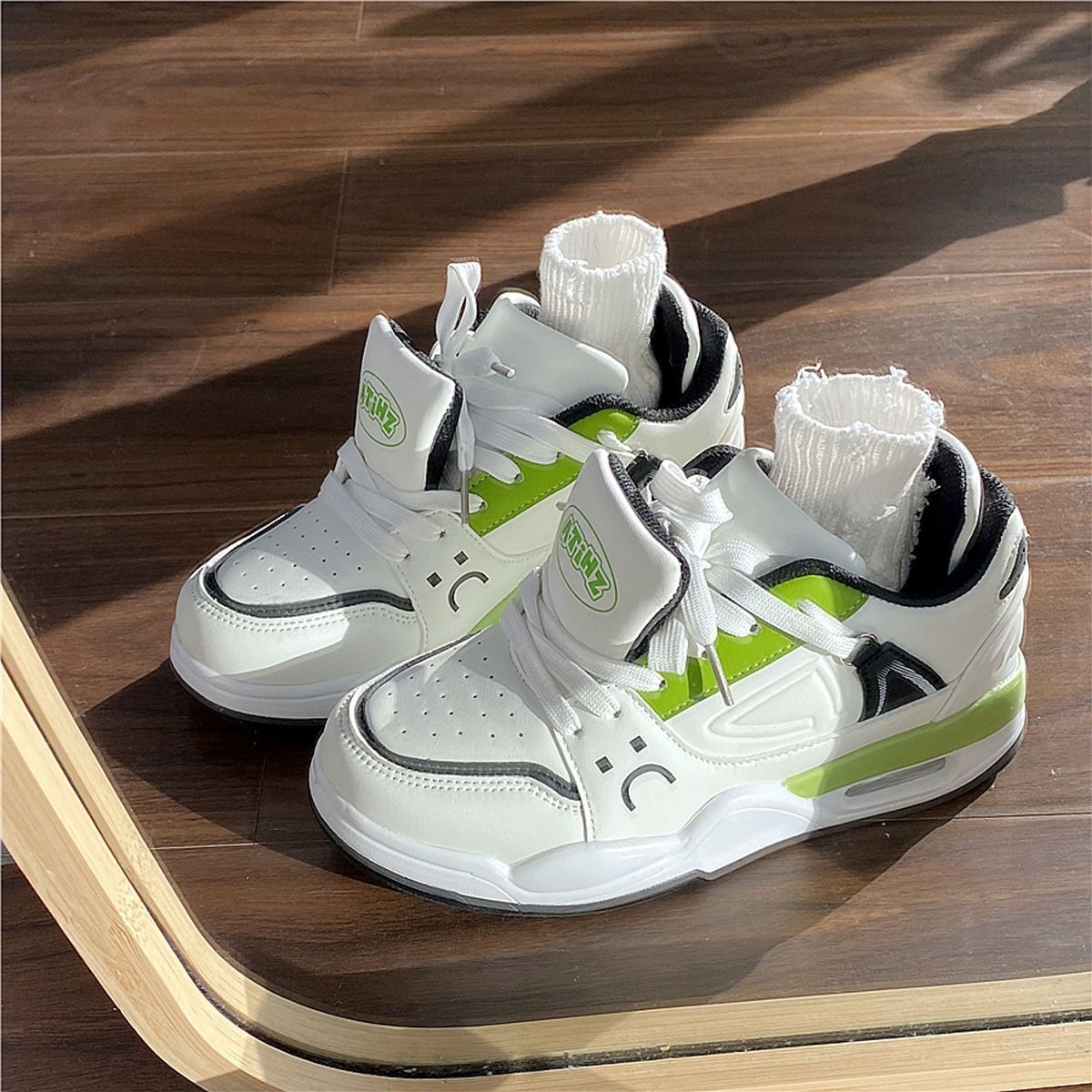 Zapatos de skate de aire de fondo grueso de Hong Kong de nicho de tendencia de otoño 2024 nuevos zapatos de skate deportivos casuales de estilo universal para mujeres