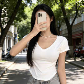 短袖T恤女夏2026新款纯欲辣妹insU型下摆宽松V领少女短款小众上衣