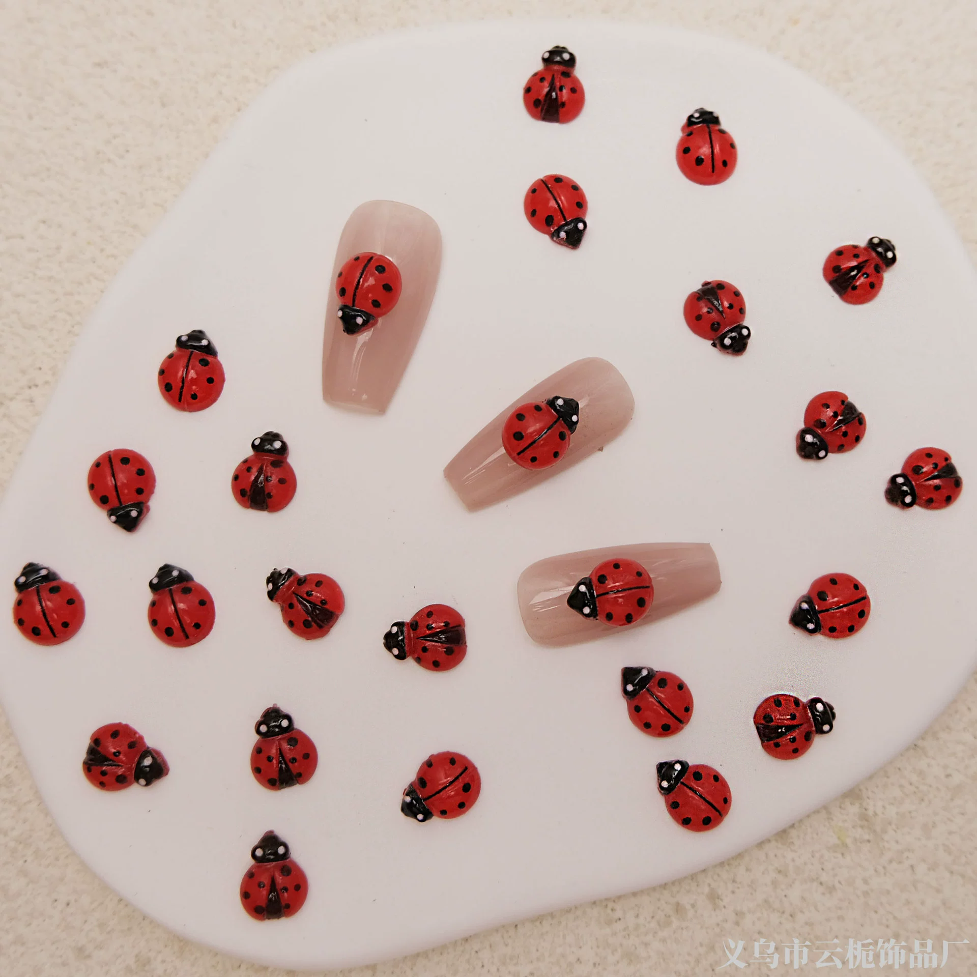 Новые трансграничные украшения для дизайна ногтей, семизвездочный милый мультяшный жук, мини-искусственный насекомый, трехмерное украшение для ногтей с бриллиантами