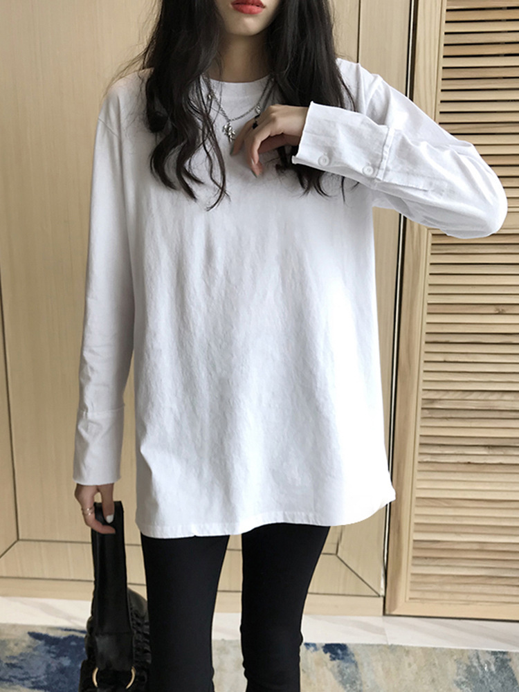 ゆったりとした純綿の長袖tシャツの女性は毛を磨いて厚い内にシャツの袖の底のシャツを掛けます。