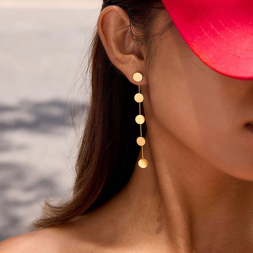 Wanxing Europa y América amor tetrafolia bordilla pendientes de acero inoxidable mujeres lujo ligero transfronterizo de alta sensación aretes redondos al por mayor