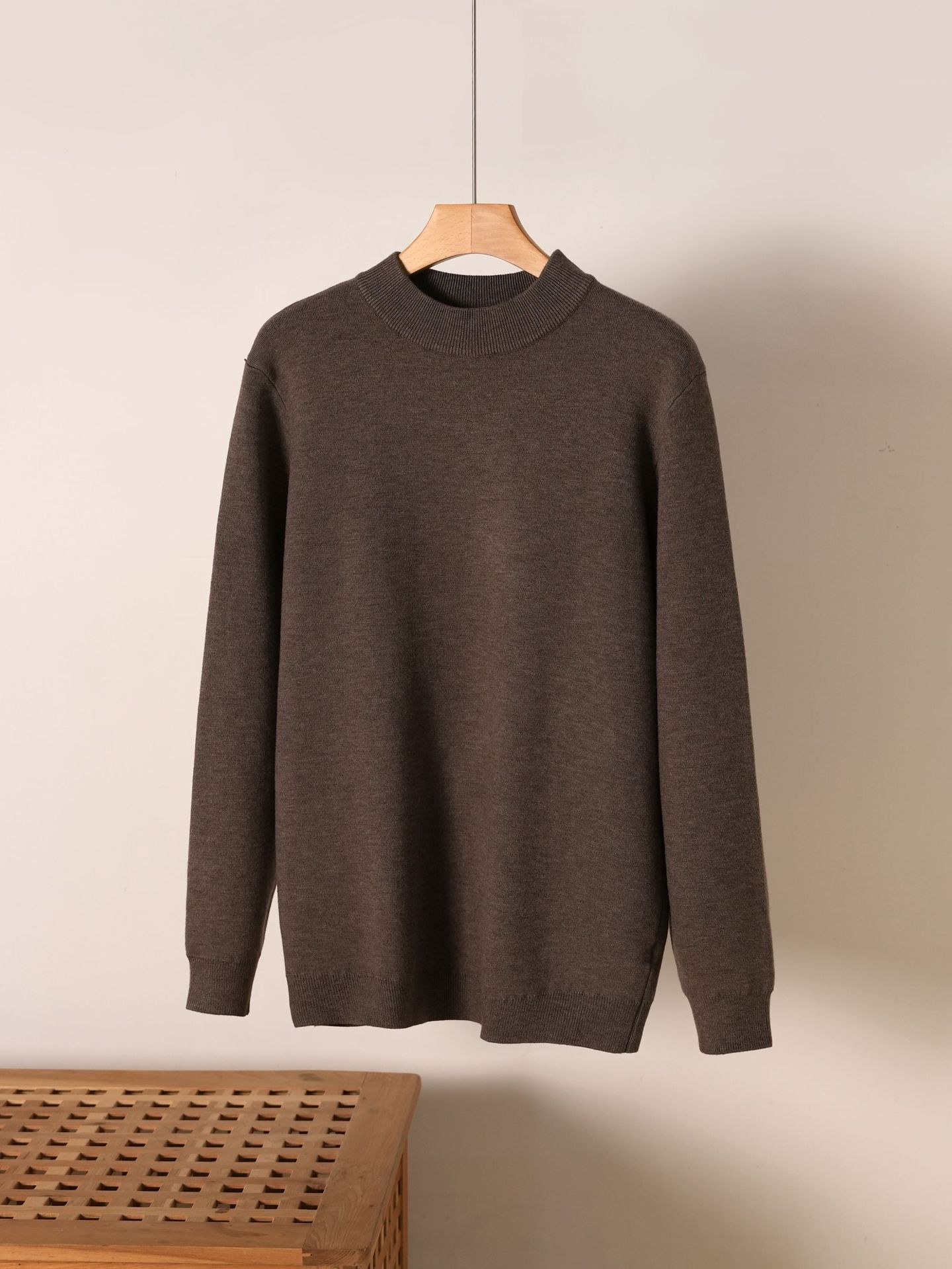 Otoño y invierno nuevo hombre medio cuello alto suéter con una camiseta de peluche superior ligera de manga larga de negocios camiseta de punto