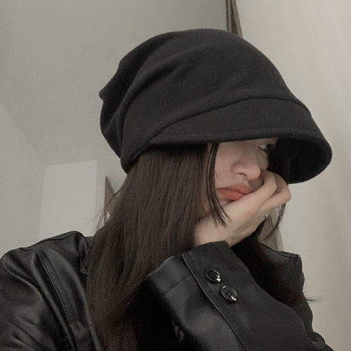 Cold-cap women's winter oversized beanie for autumn and winter—warm, knitted headwear with ear flaps, trendy Japanese-style design that makes faces appear smaller and a social media sensation.