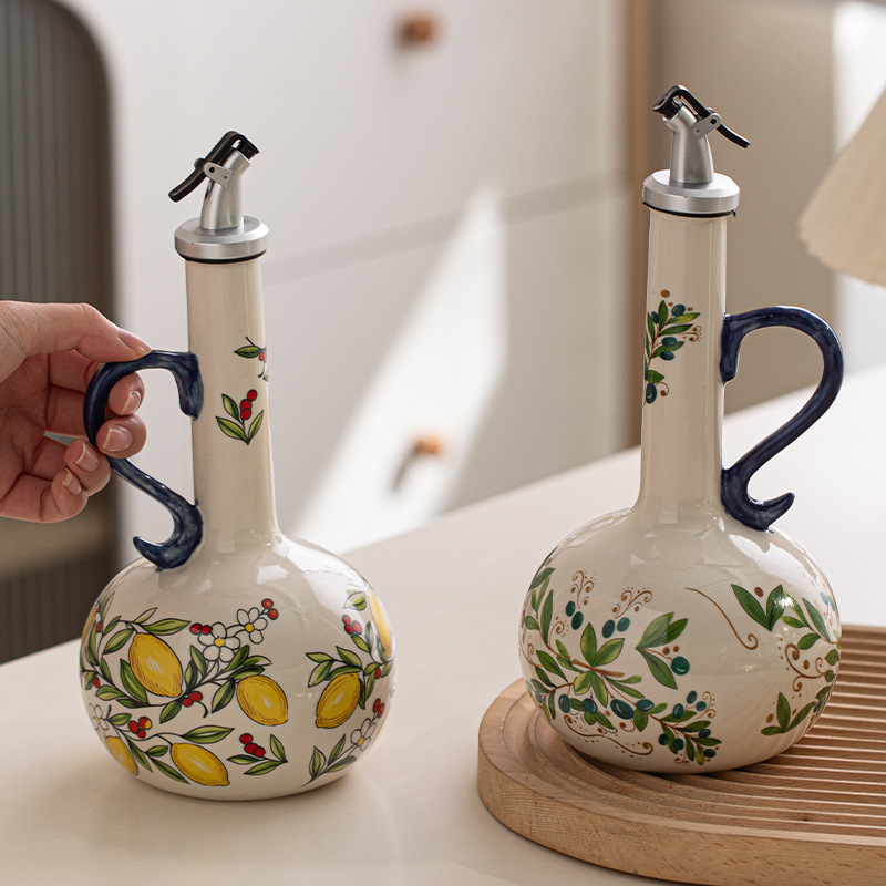Keramik-Olivenölkanne mit handgemaltem Fischdesign, automatischer Deckel, Sojasauce-Essig-Gewürzflasche für Küche, grenzüberschreitend beliebtes Produkt