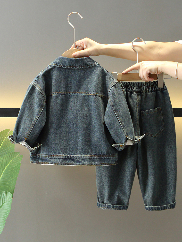 7056 traje de mezclilla de primavera para niños 2025 nuevo estilo estilo occidental para niños fresco y guapo traje de tres piezas para niños primavera y otoño