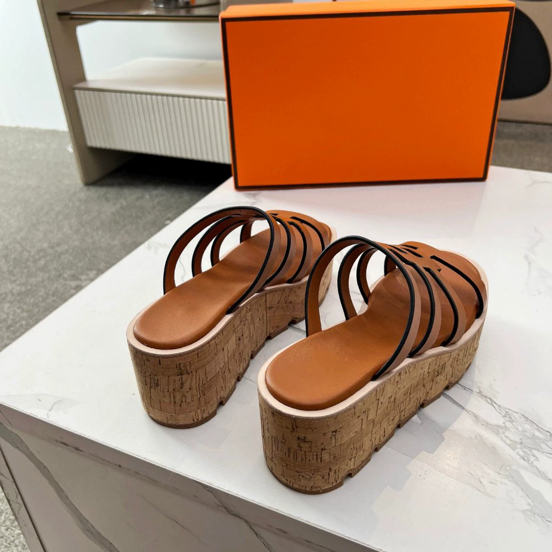 Новая мода внешней торговли из Европы, Америки, Ближнего Востока, Дубая, Нидерландов, России и Кореи с тапочками на платформе из натуральной кожи.