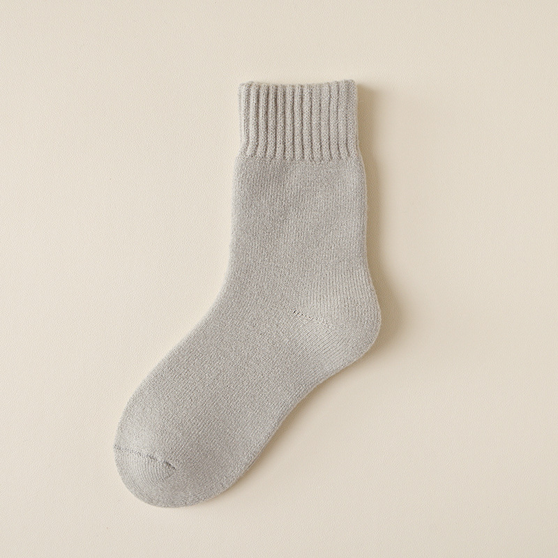 カシミヤの靴下の女性の月子の靴下の秋冬の中で靴下とベルベットの厚い保温の睡眠の靴下のぬいぐるみの長い筒の床板の靴下