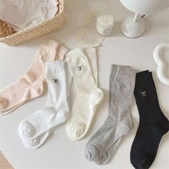 春夏の薄い靴下の子供の中筒の蝶結びのバレエの風jkの甘い少女の透かし彫りの網の目の簡単な防臭の積み重ねの靴下