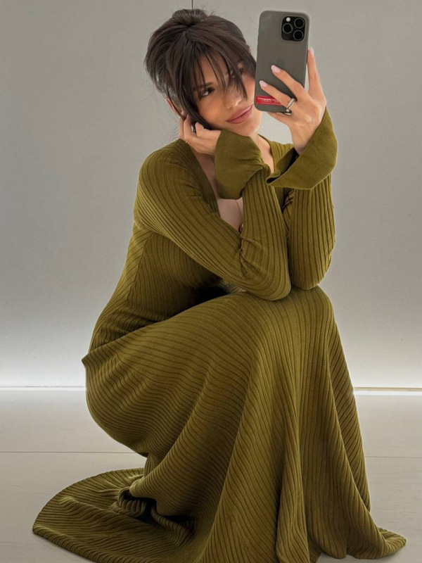 欧美橄榄绿V领高腰针织连衣裙坑条显瘦秋冬A字版复古气质长裙批发|undefined