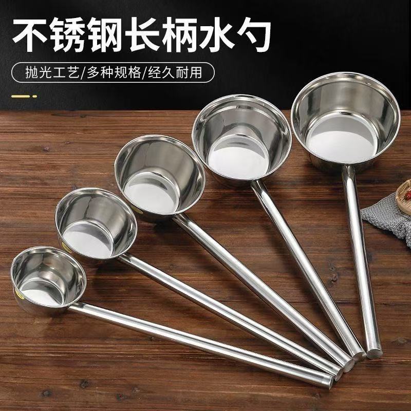 Extra Thick Stainless Steel Ladle with Long Handle for Kitchen Use, Durable and Resistant to Falling, Suitable for Scooping Soup and Cooking Porridge