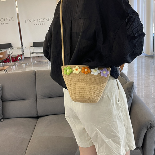 Hand-woven straw bag lady 2024 new casual crossbody small bag pastoral style vacation beach bag bucket bag summer