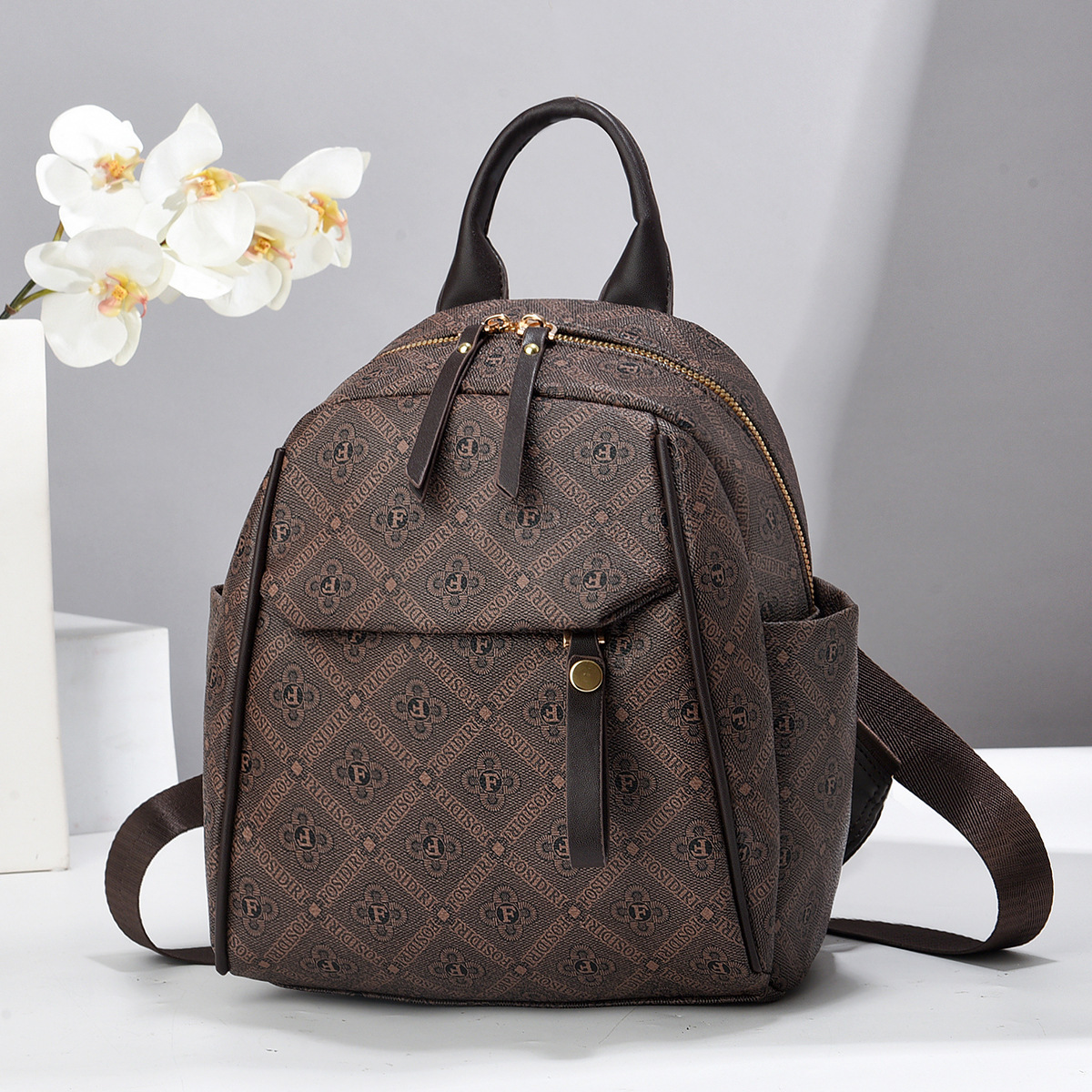 Mochila de mujer 2025 nueva moda mochila de mujer coreana, bolsa de viaje universal, bolsa pequeña, bolsa de estudiantes de gran capacidad.