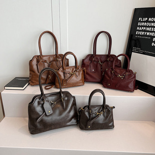 �羳�����͹Ŵ��������ذ�Ů��С̖ͨ�ڰ��ٴ�б������İ���