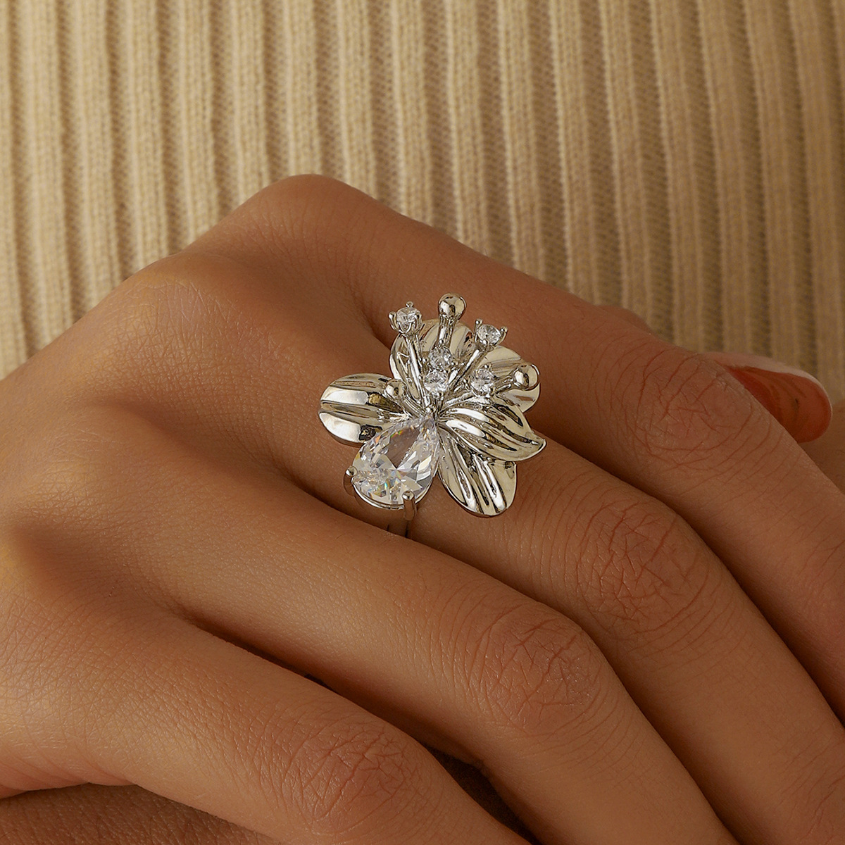 9g Weight Open Rings Classification One Size Ring Size 1 Piece, 1 Set Quantity Holiday, Daily Occasion Copper Material Heart Shape, Flower Pattern All Seasons Season Women's Gender Plating Design Elegant, Lady Style Wholesale Jewelry Elegant Lady Heart Shape Flower Copper Plating Open Rings 6