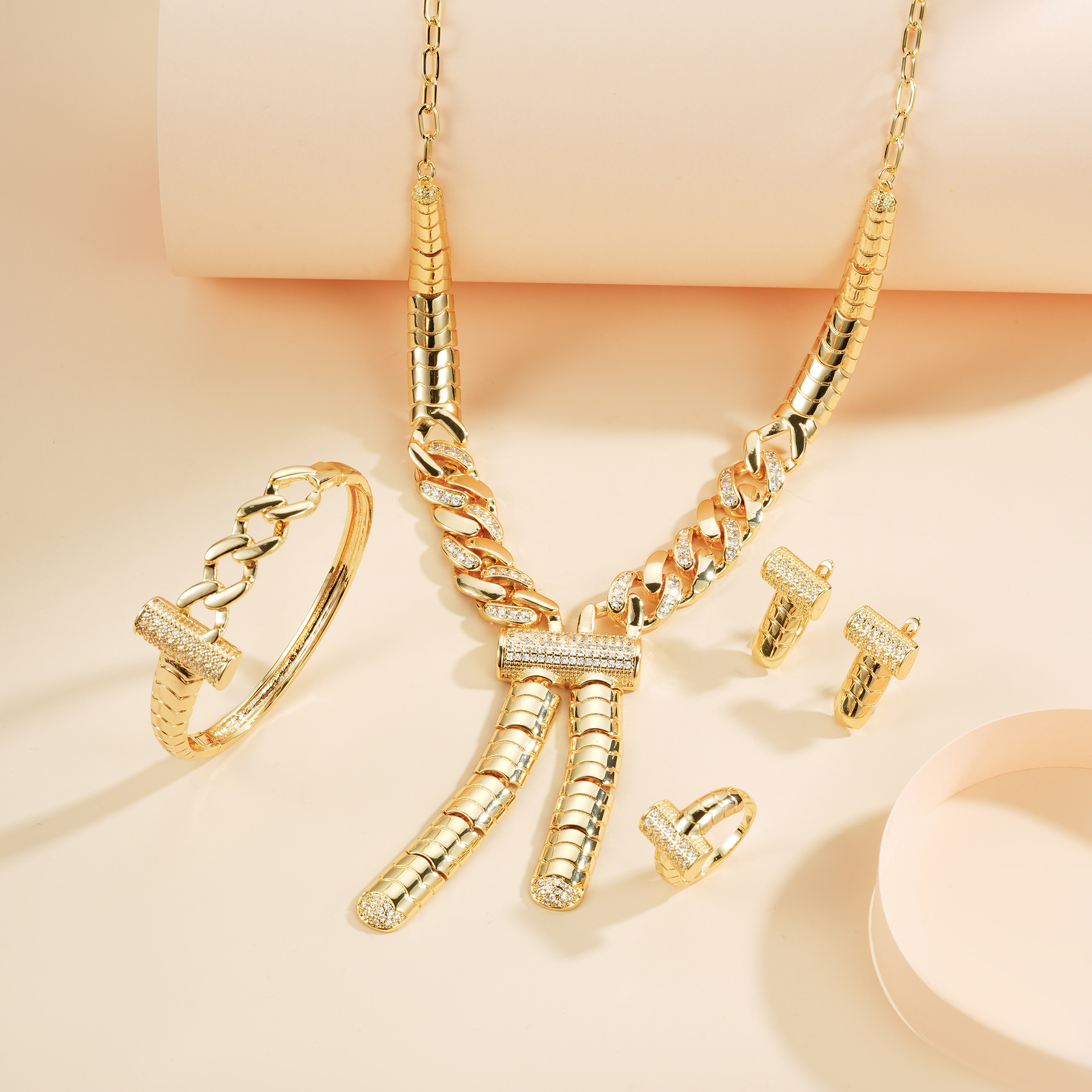 Europa y América en forma de T diseño conjunto de joyería con diamantes lujosos de alto nivel sensación pulsera collar joyería transfronteriza al por mayor
