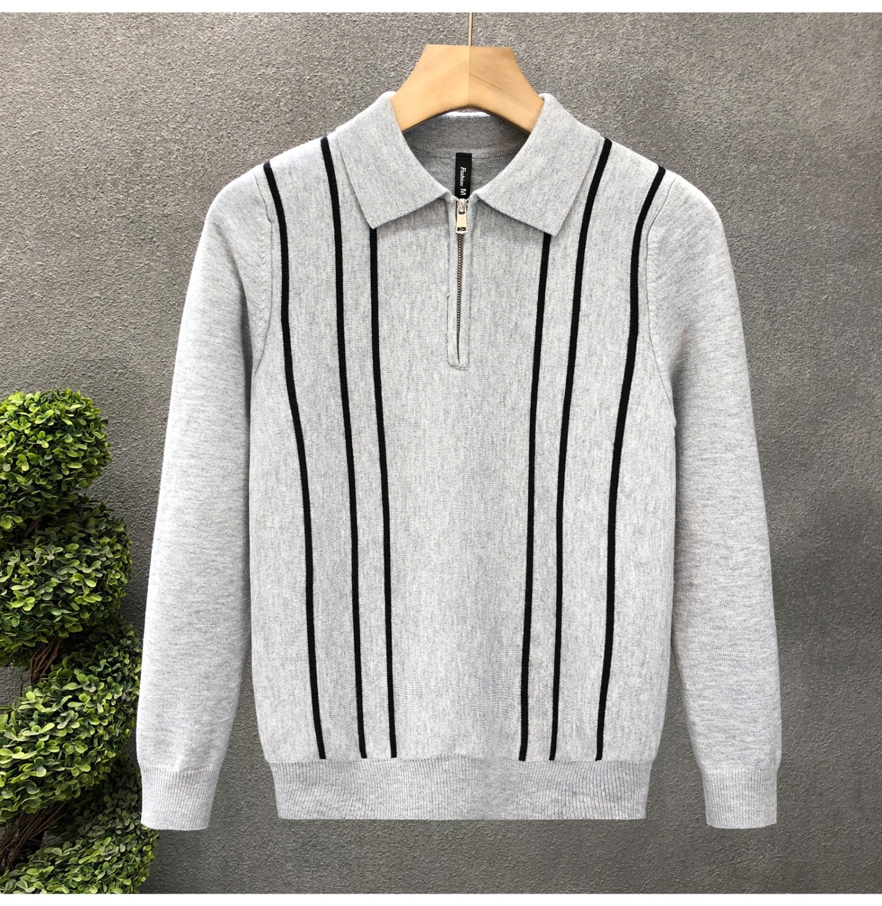 Maglione polo uomo slim fit con zip e design a righe_voghion.com