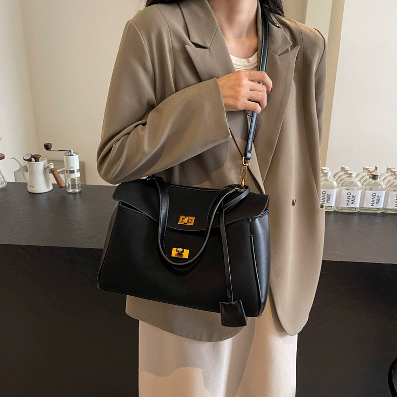 Universal capacious shoulder bag, one-shoulder bag for leisure, high-end