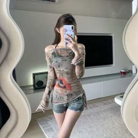 美式复古涂鸦斜肩网纱长袖t恤女2026设计感一字领镂空抽绳上衣潮