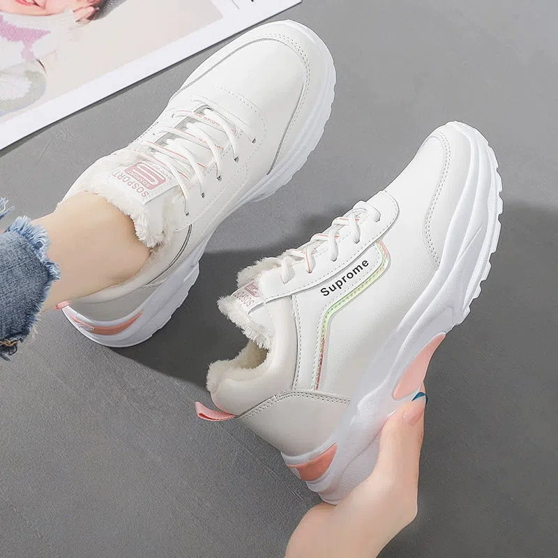 2024 зимняя бархатная корейская версия спортивной обуви на толстой подошве женская кожа водонепроницаемая утолщенная снежная обувь женская хлопчатобумажная теплая женская обувь