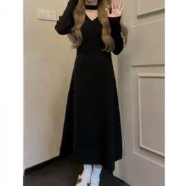 冬季温柔系穿搭女24新款韩版洋气设计感收腰显瘦绑带打底连衣裙