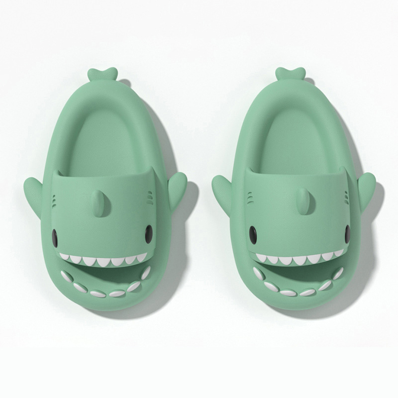 Sandalias para niños de tiburón transfronterizo sandalias niños 2023 de verano nuevos niños EVA Luz de mierda sensación casa zapatillas niñas