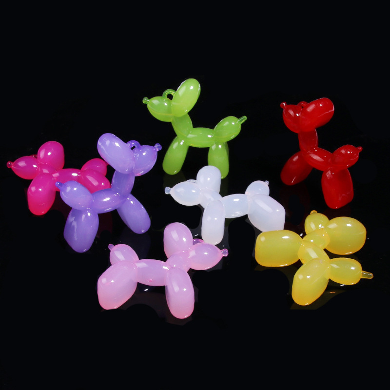 Colgante perro globo colorido popular en TikTok