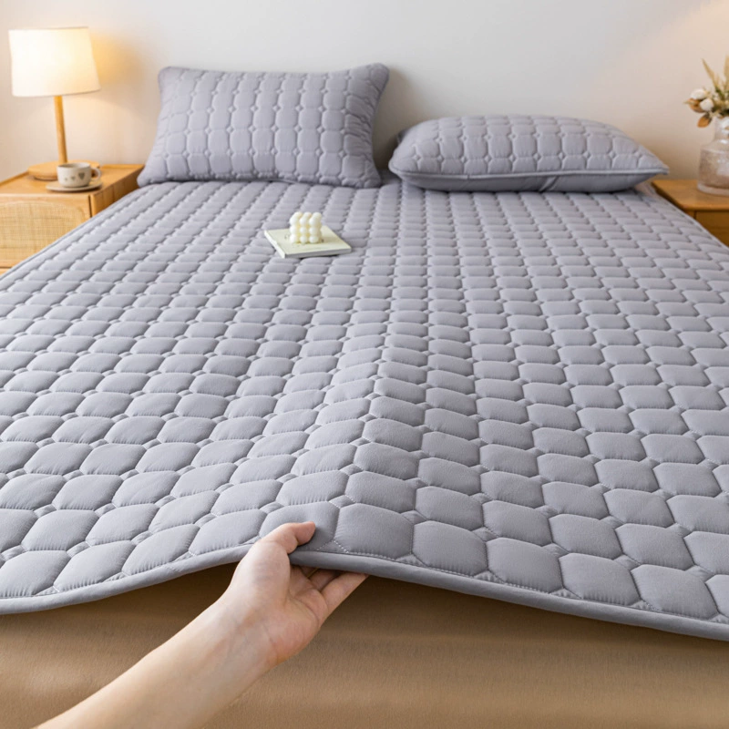 Quilted mattress, breathable non-slip thin protective bedspread