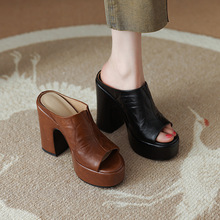 2025春夏新品欧美风圆头露趾鱼嘴松糕厚底粗跟高跟一字凉拖鞋外穿