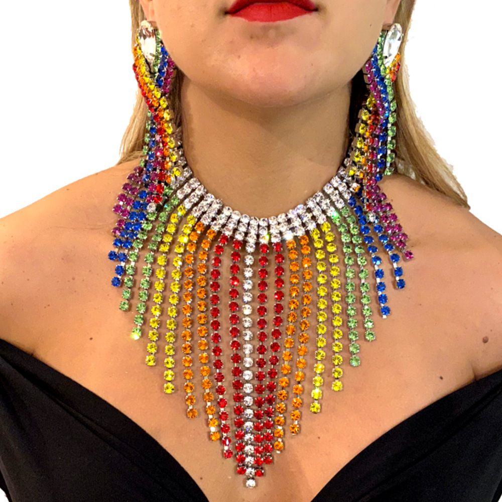 Europa y América rhinestone collar traje de lujo de color diamante borla exagerada collar pendientes con diamantes traje conjunto de joyas