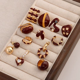 项链;耳钉;戒指