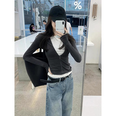 偽の2つのファスナーの長袖のtシャツの女性insの春の衝突の色は年齢を減らします。