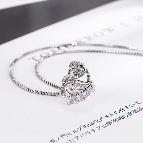 Flash Diamond Swan Necklace Women's Light Luxury Niche Design High-end Versatile Pendant Clavicle Chain  New Summer