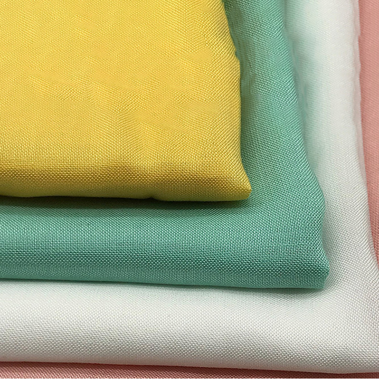 Al por mayor 60 * 60s 55gsm tejido transpirable teñido 100% viscose tela de rayon forro de camisa