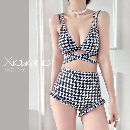 Song Zhiya's exact-match swimsuit for women: two-piece houndstooth bikini perfect for hot springs—single life equals 
