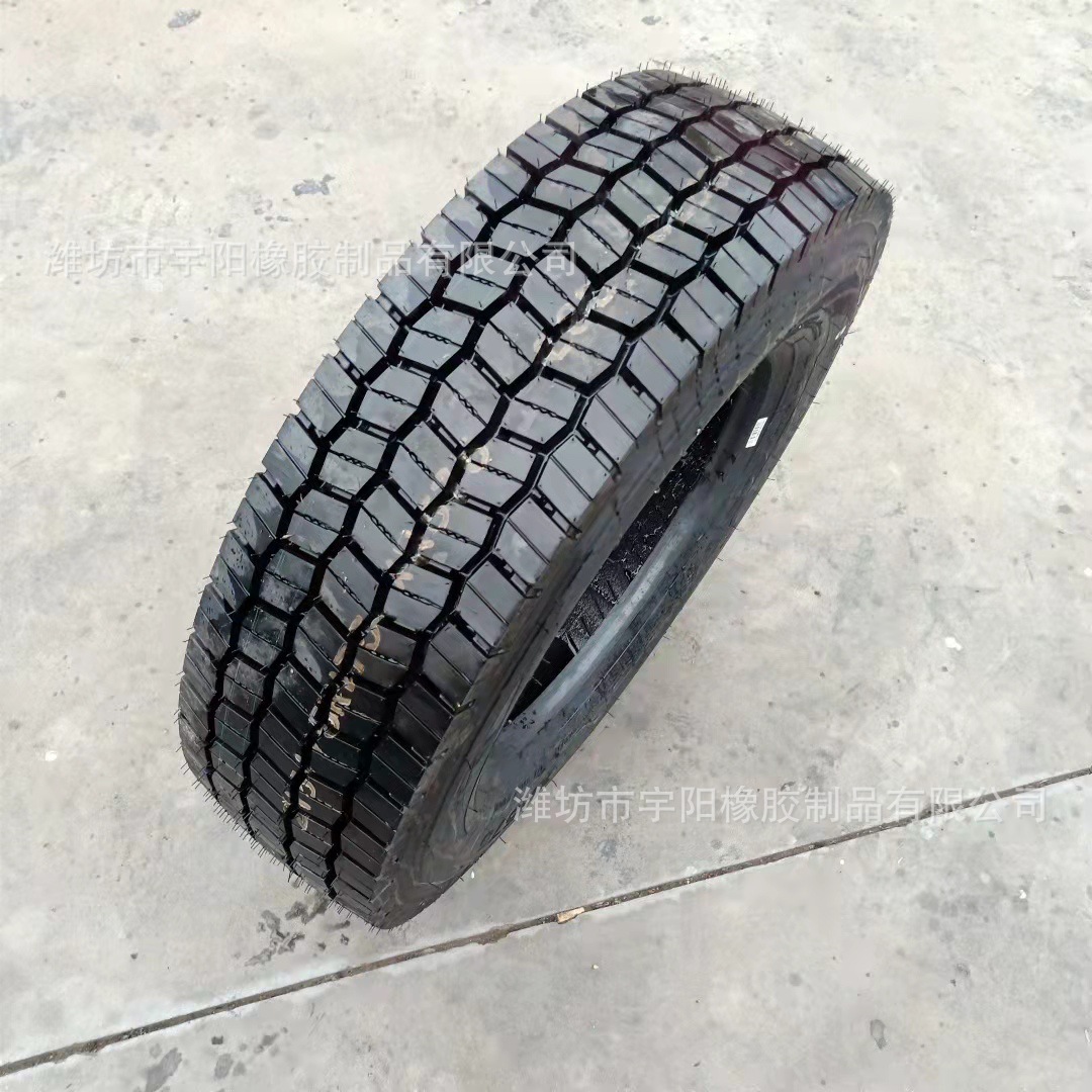 215/75R17.5客车 卡车轮胎 钢丝真空轮胎 雪地花纹