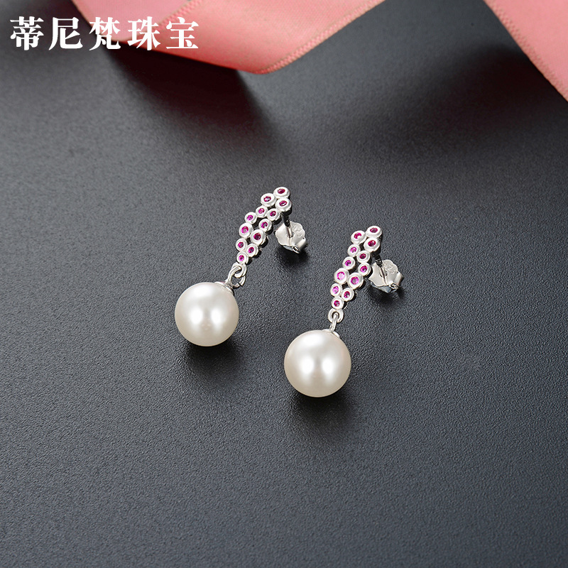Corea del Sur simple elegante creativo Zircon pendientes s925 plata esterlina moda perla pendientes para las mujeres al por mayor