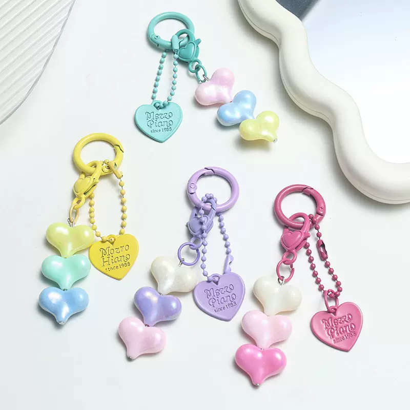 批发树脂爱心吊坠串珠钥匙扣挂件彩色爱心牌饰品配饰甜美包包装饰