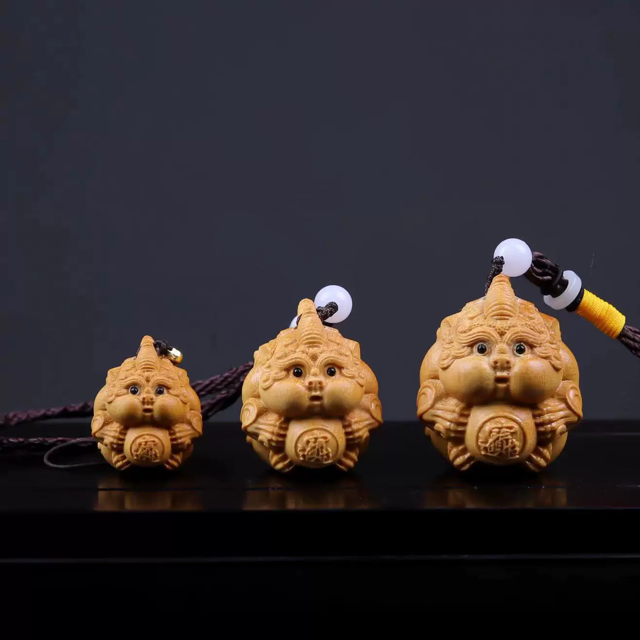 黄杨木雕招财进宝手把件貔貅抱球实木文玩中式转运旺财胖嘟嘟皮丘