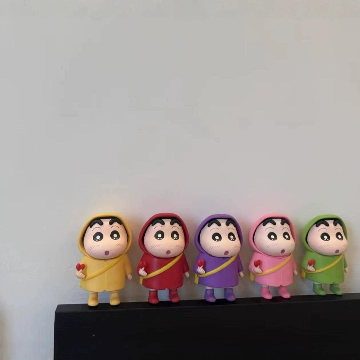 Набор украшений для плаща Crayon Shin-chan Qbi Heart, милые модные настольные украшения для дома, гостиной, движущиеся