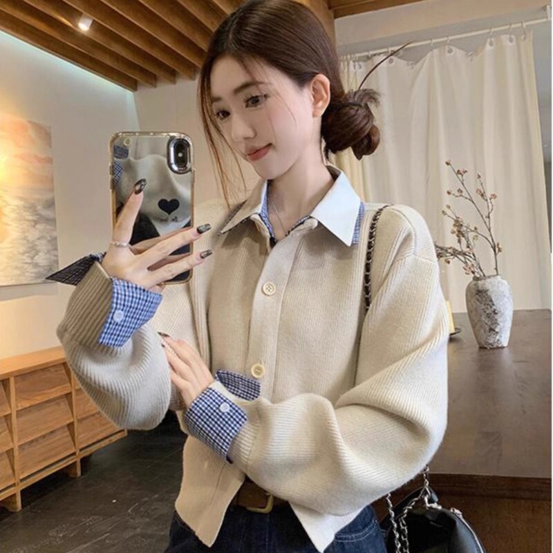 College-style faux two-piece plaid knit cardigan for women, autumn French-style turn-down collar, color-blocking, regular shoulder top jacket, trendy
