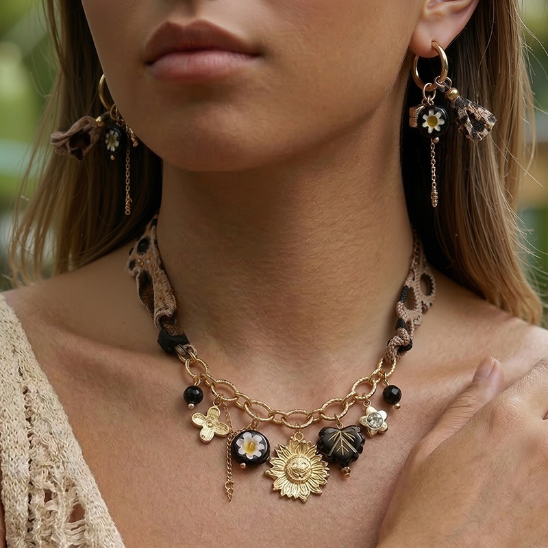 TENA francés lujo ligero ins viento colgante de hoja de acero inoxidable acrílico hoja de arce bufandas de seda collar joyería mujer image 1