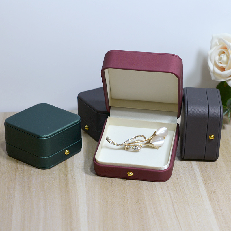 Caja de broche de botón de oro Caja de medallas Caja de embalaje de joyas Caja de anillo ancho Caja de insignia puede imprimirse en pequeñas cantidades Logo