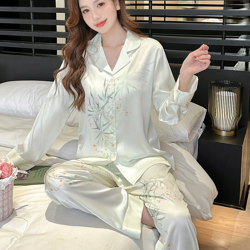 526 여자 긴 대나무 잎 cattail