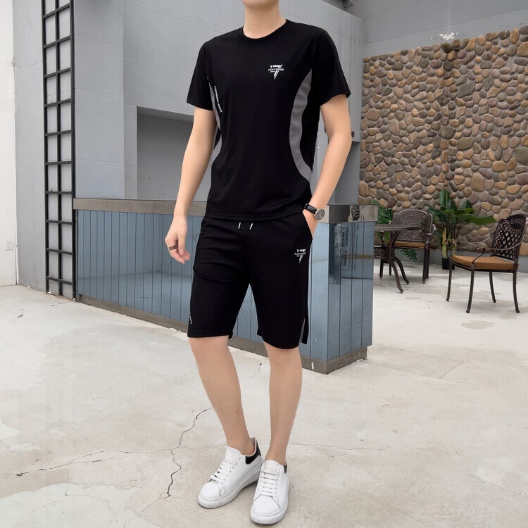 Trendy Short-Sleeved T-Shirts for Young and Middle-Aged Men, Summer Student Wear, Stylish Men's Sportswear Suits, White and Black, in Stock