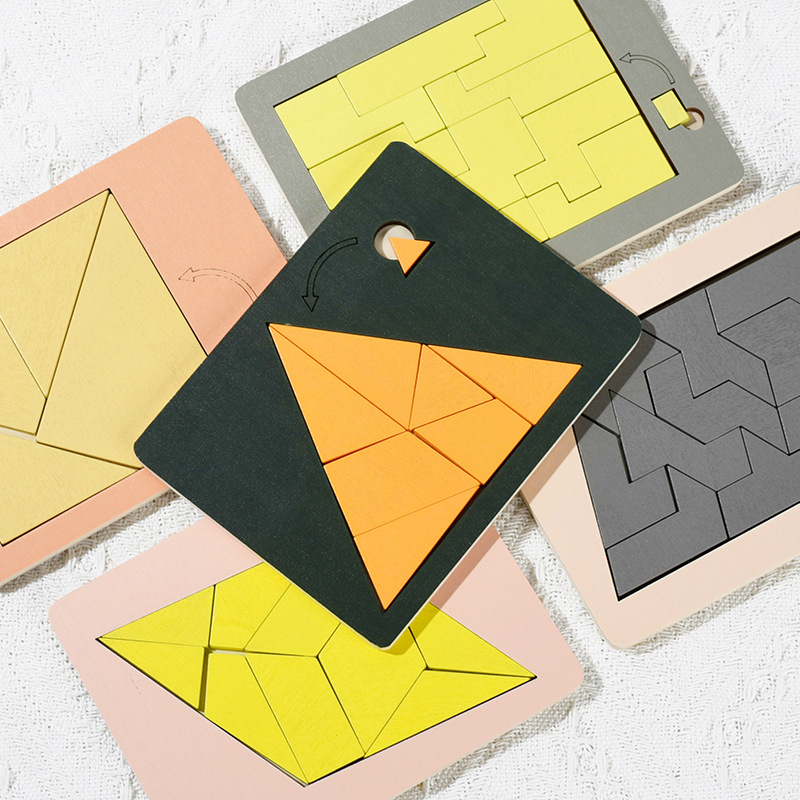 Niños y adultos tienen rompecabezas de madera de la nada