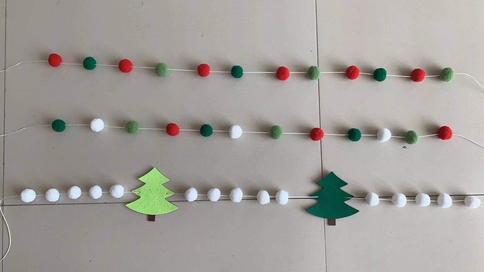 Fiesta de cumpleaños de Navidad estilo ins fieltro tirar bandera tirar flor cien días Luna Llena decoración arreglo Bola de Pelo cadena tirar bandera