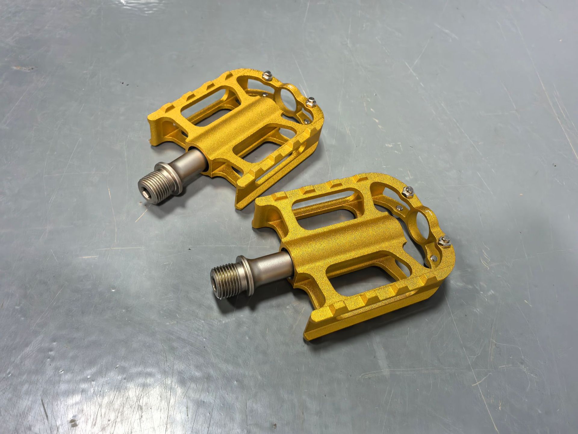 Supply of Lightweight Bearing Aluminum Alloy Pedals for Road Bikes, Folding Bikes, and Double Bearing Pedals