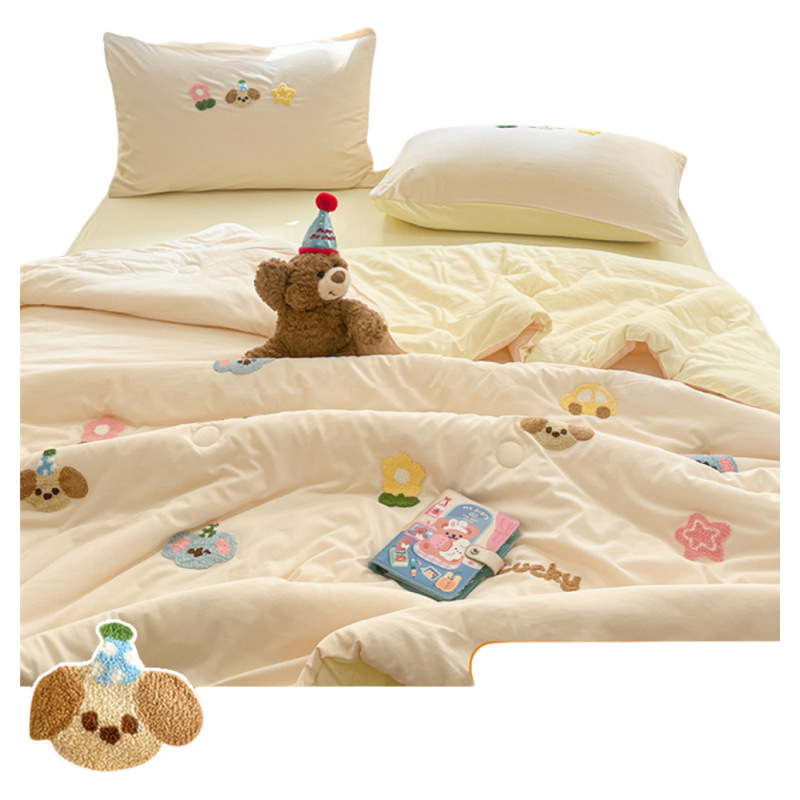 Toalla de dibujos animados bordada edredón para niños edredón fresco de verano dormitorio lavable a máquina individual y doble estudiante edredón de aire acondicionado delgado