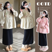 孕妇装秋套装2025新款孕妈法式穿搭加厚粉色针织毛衣外套秋冬大码